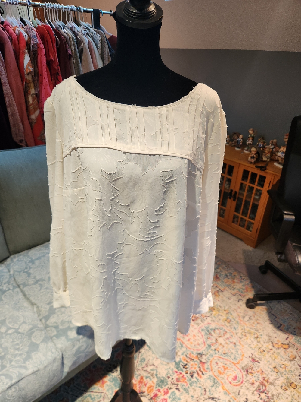 Loft Women's Ivory Floral Textured Long-Sleeve Blouse Size 16 Plus Adorable